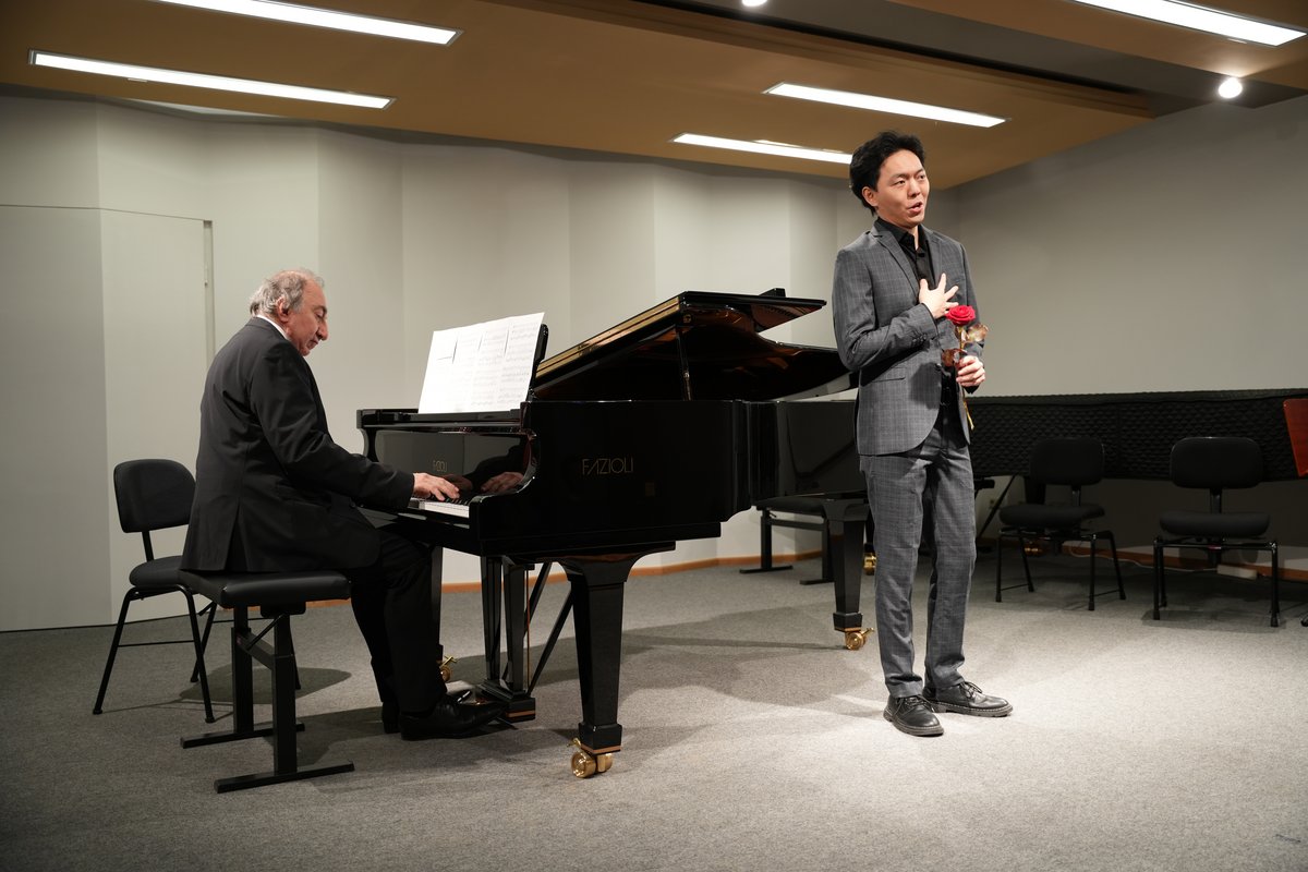 Sänger mit Klavierbegleitung