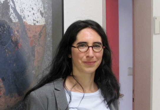 Die Referentin der Vorlesung zum Theam "Social Bots und Öffentlichkeit" Gastprofessorin Dr. phil. Suzana Alpsancar