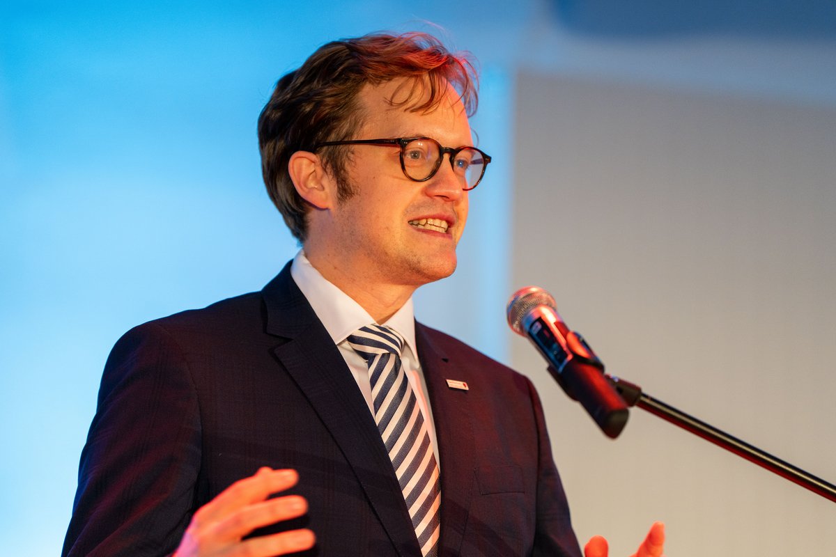 The Mayor of Senftenberg, Andreas Pfeiffer, at the lectern.