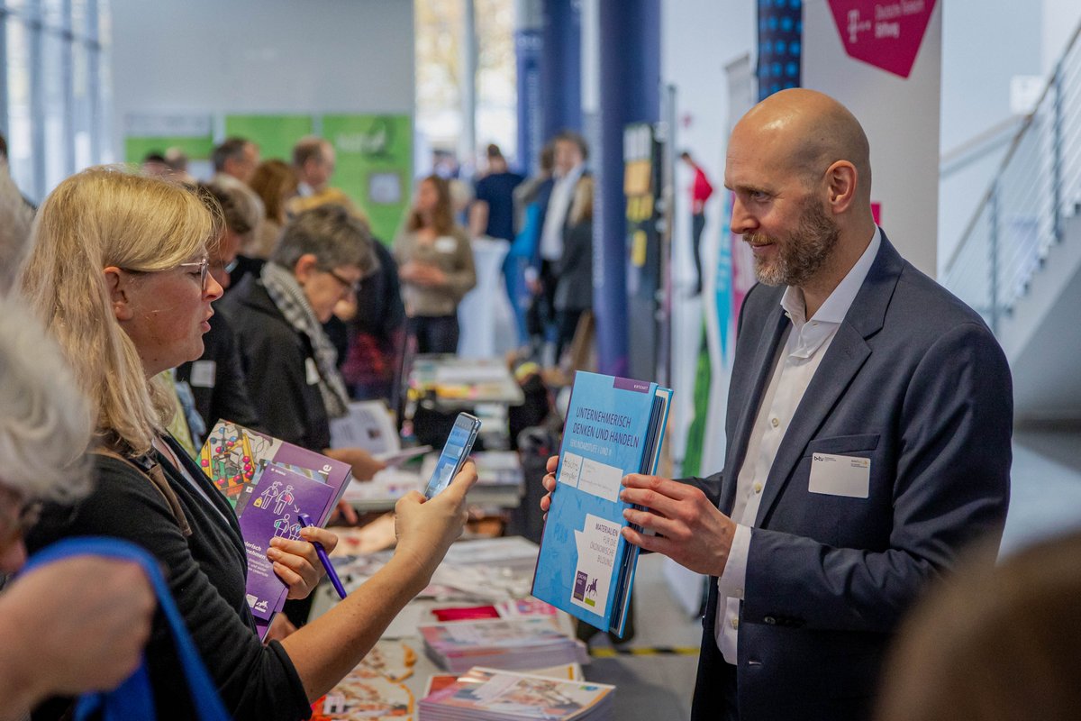 Exhibitors discuss with conference participants in the education forum.