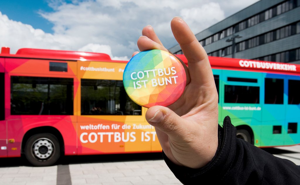 The Cottbus-ist-bunt-Bus at the BTU-Forum on the central campus 