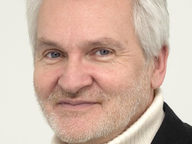 Portrait photo of Prof. Dr Johann Behrens.
