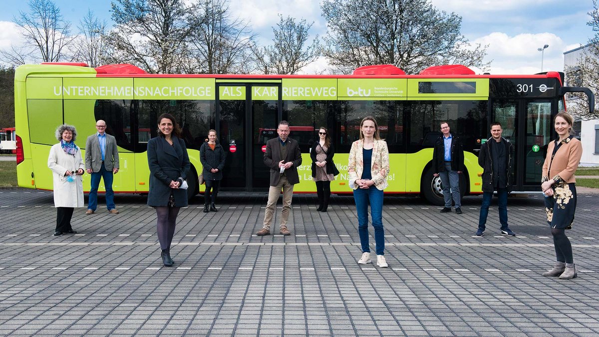 Lausitzer NachfolgeBus Gruppenfoto Sponsorinnen