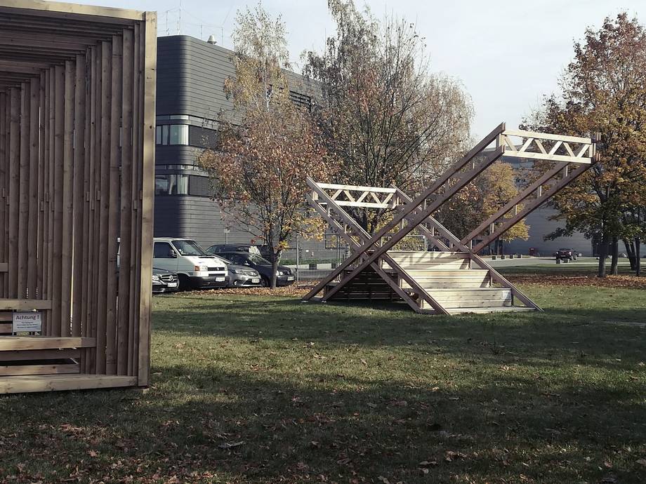 Holzskulpturen aus dem Seminar BT2 Appetite for Construction auf dem Zentralcampus