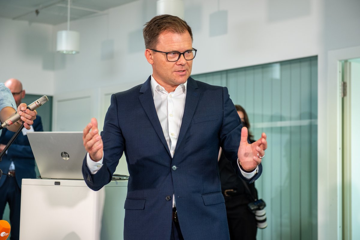 Eastern European Commissioner Carsten Schneider at the podiumP