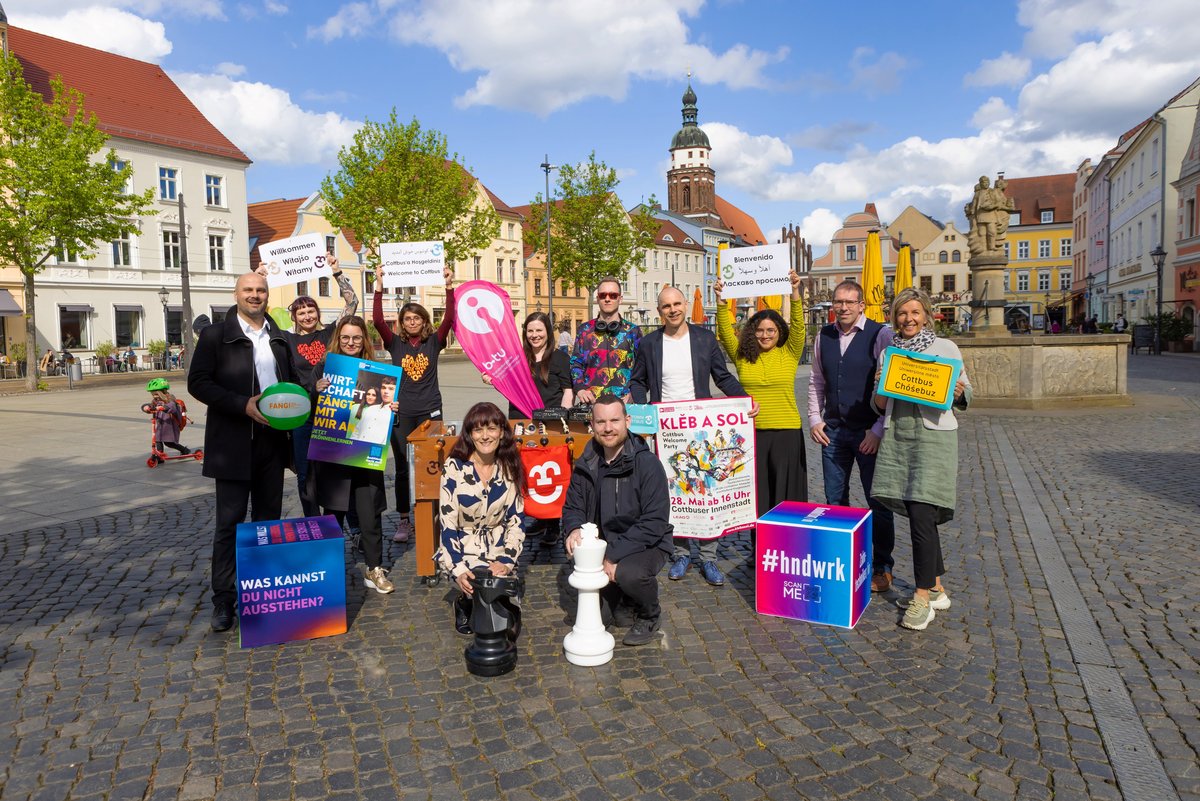 Gruppenfoto Akteurs-Bündnis auf dem Altmarkt