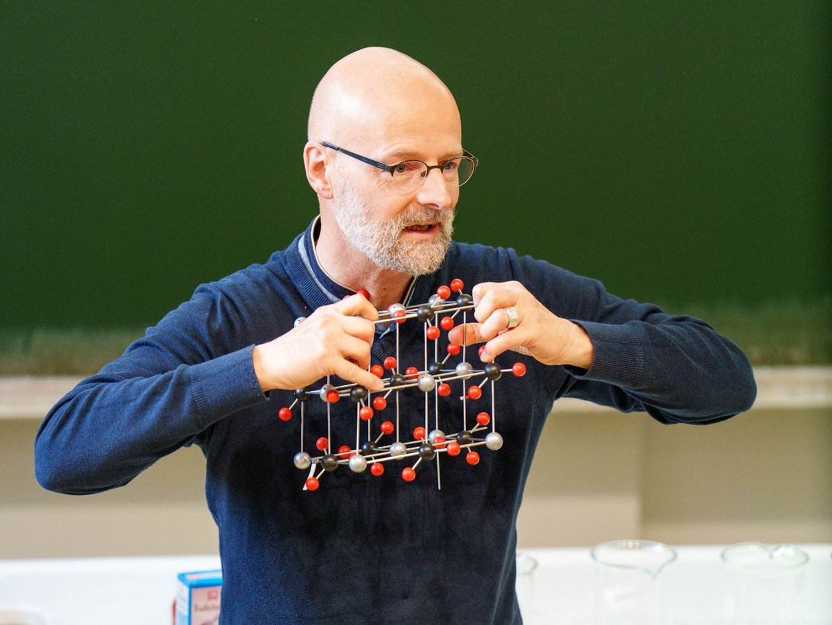 Experimentalvorlesung von Prof. Dr. Peer Schmidt.