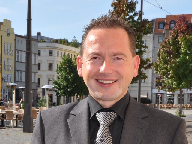 Portrait photo of Marco Bayer. Photo: LEAG