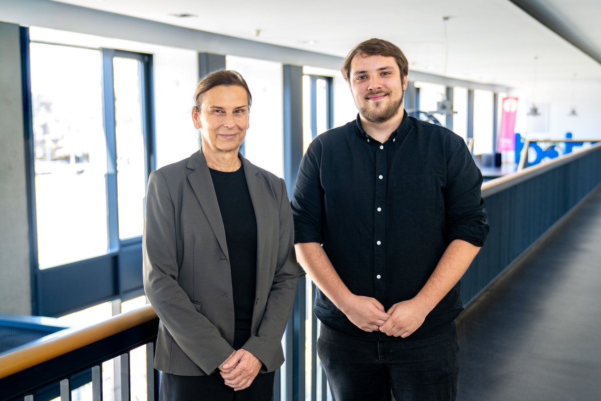 Merlin Tesch und Gesine Grande im Hauptgebäude der BTU