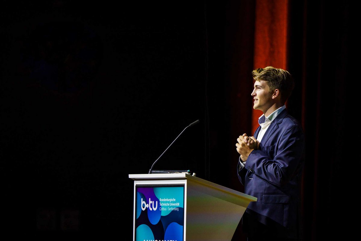 Als Redner bei der Immatrikulationsfeier 2024 konnte Orlando Robeck das Publikum begeistern. (Foto: BTU, Sascha Thor)