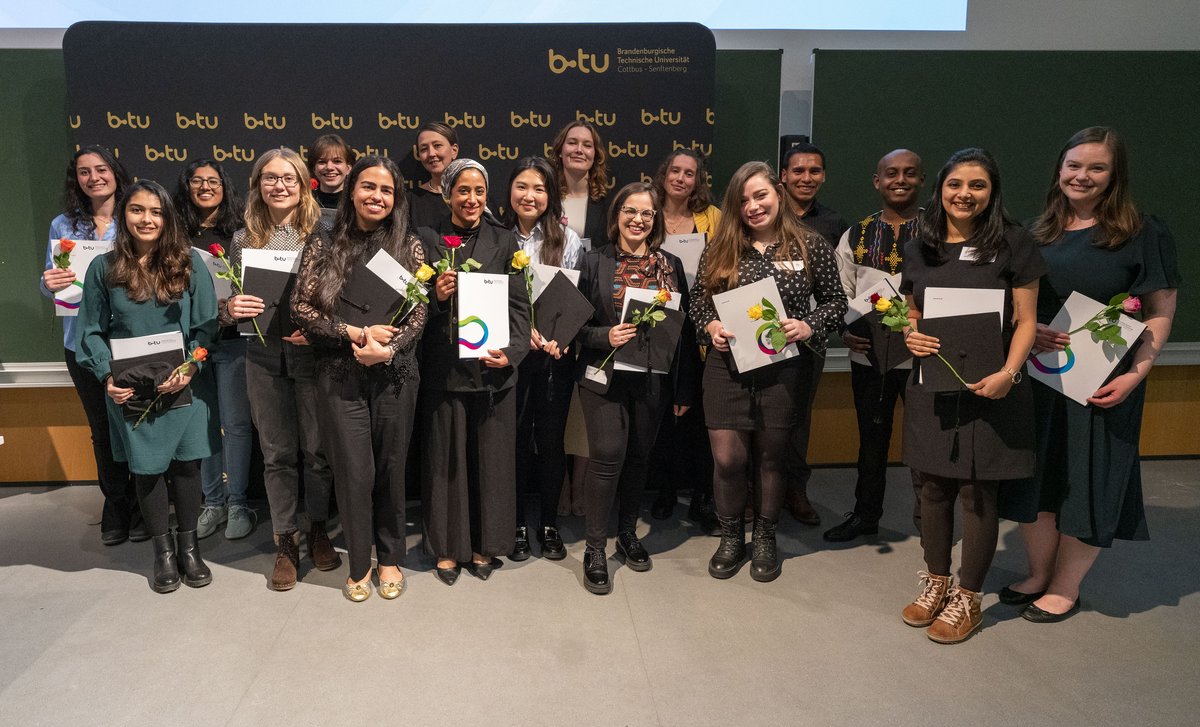 Gruppenfoto der Graduierten