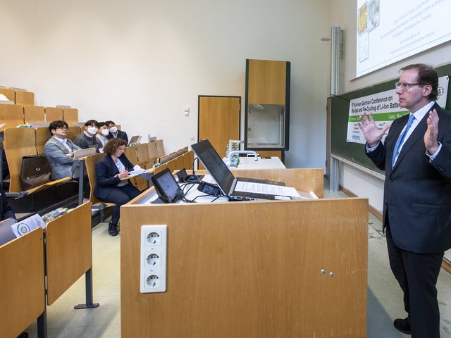 Vizepräsident Prof. Dr. Michael Hübner eröffnet die Konferenz in Senftenberg
