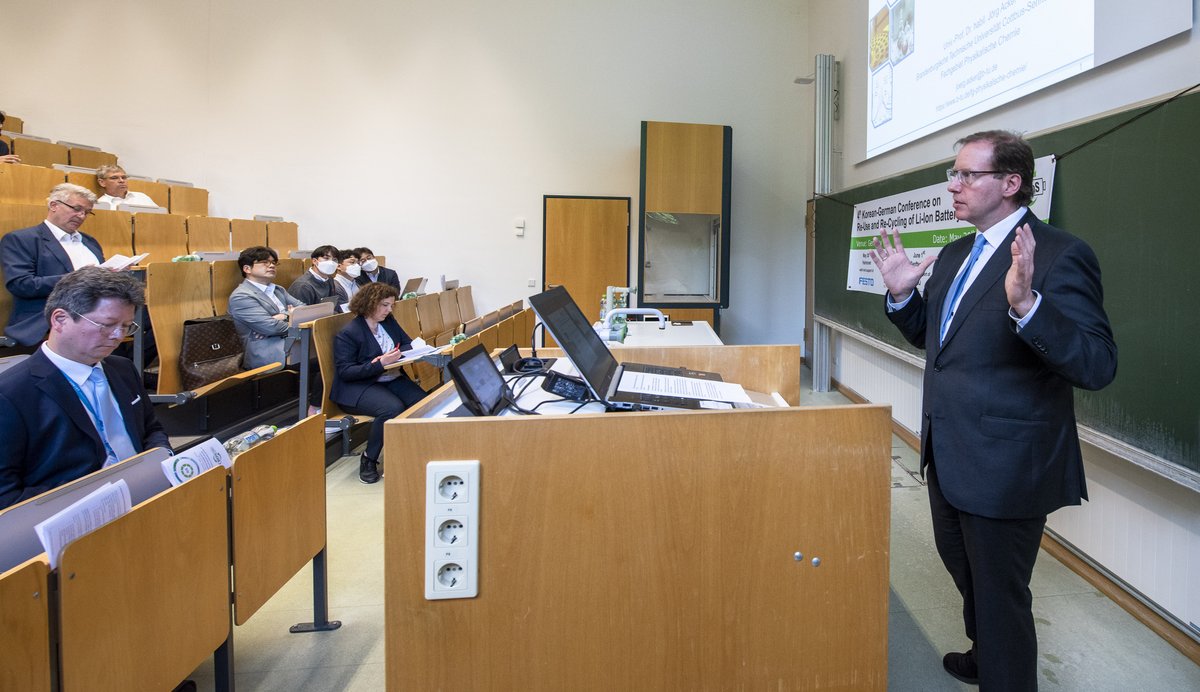 Vizepräsident Prof. Dr. Michael Hübner eröffnet die Konferenz in Senftenberg