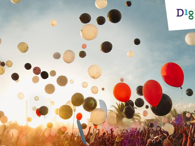 aufsteigende bunte Luftballons