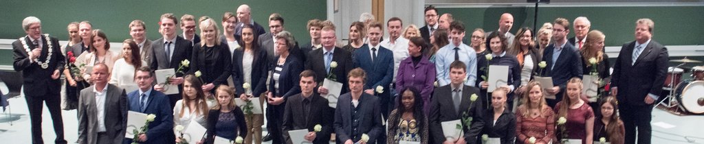 Gruppenfoto der Deutschlandstipendiaten und -stipendiatinnen im Audimax.