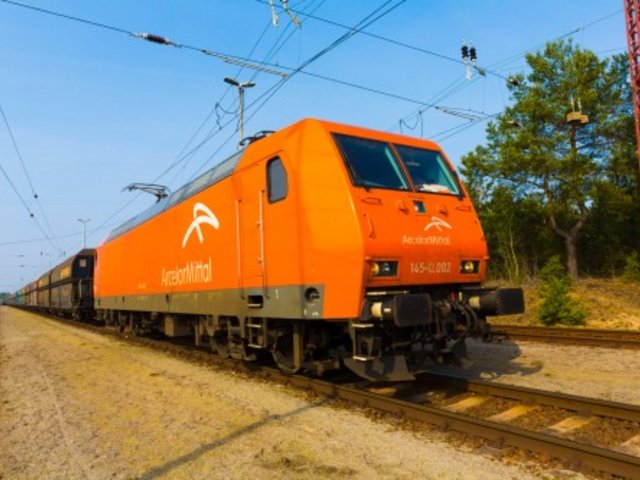 Ellok 145-CL 002 (145 082-4) mit Kalkstein-Ganzzug, Foto: (C) AMEH TRANS, 2020