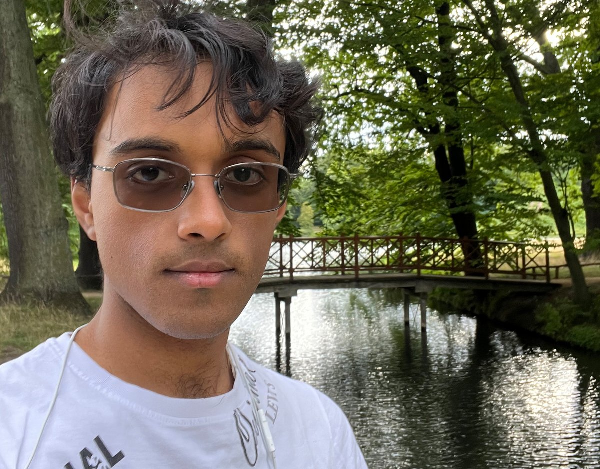 Saminhan in front of a bridge in Branitz Park