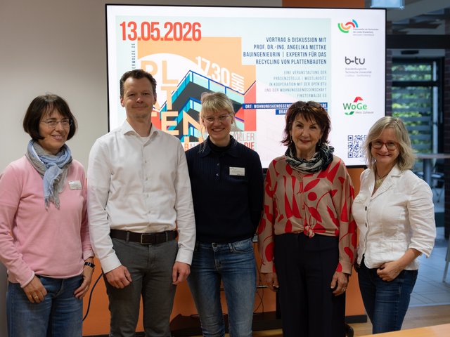 Fr. Dr. Müller (BTU Cottbus-Senftenberg), Hr. Loos (WoGe Finsterwalde), Fr. Dr. Hohnhaus (Präsenzstelle), Fr. Prof. Mettke (BTU Cottbus-Senftenberg) und Fr. Wolski (Präsenzstelle) © M. Winkelmann 