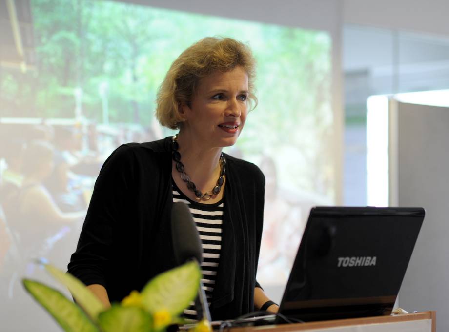 Dr. Martina Münch im IKMZ der BTU Cottbus