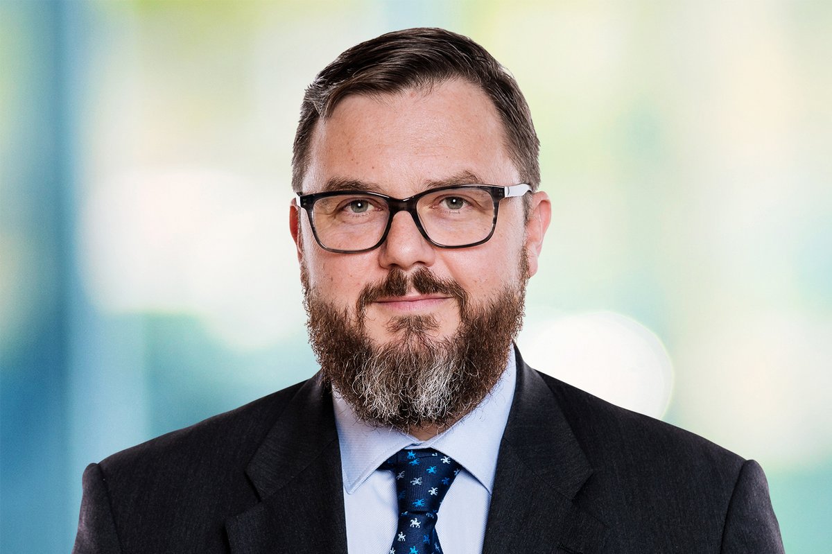 Porträtfoto von Dr. André Lehmann.
