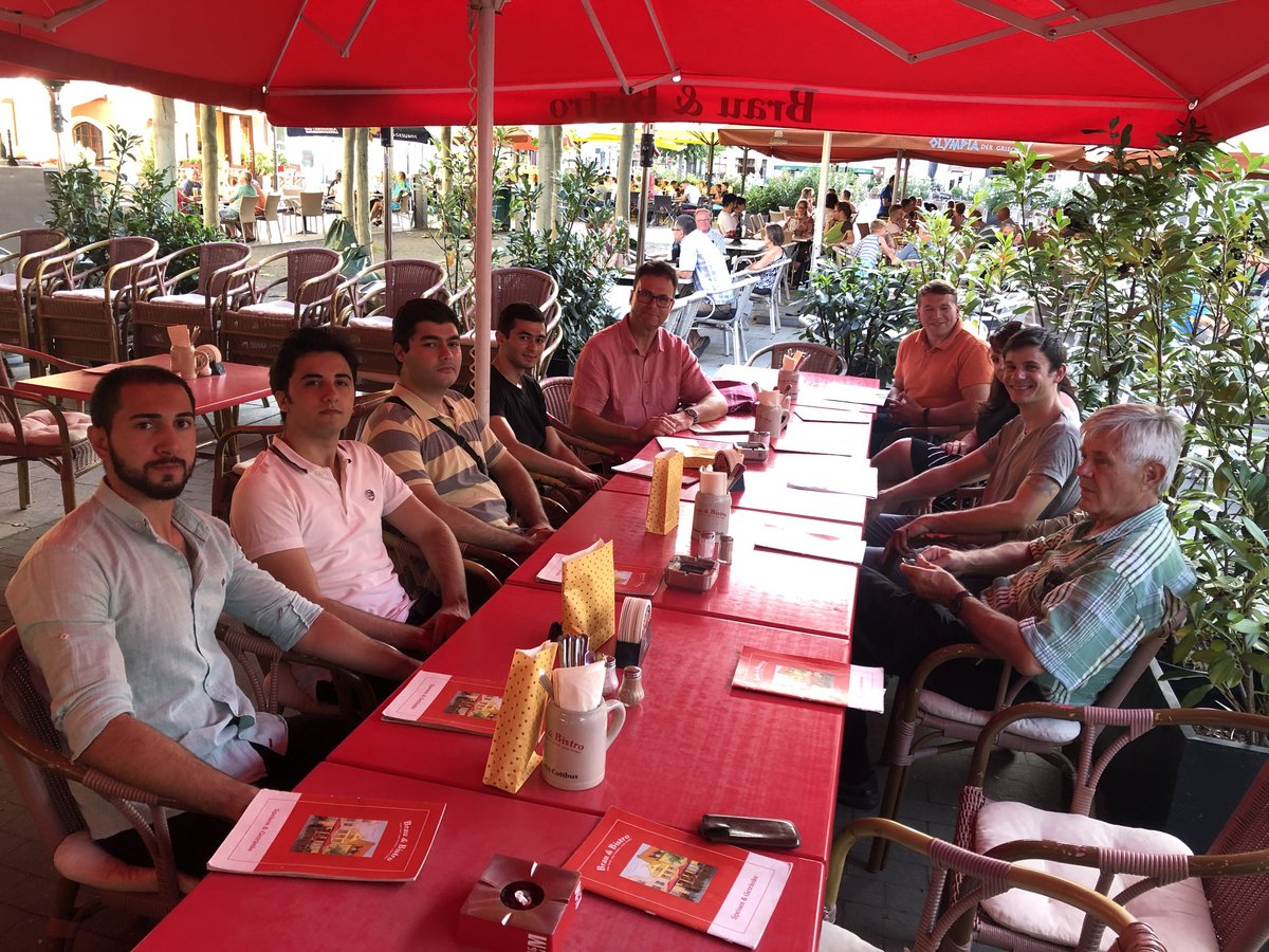 Abschiedstreffen der deutschen und aserbaidschanischen Maaschinenbauer im Restaurant auf dem Cottbuser Altmarkt