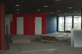 Erste Malerarbeiten im IKMZ-Neubau.