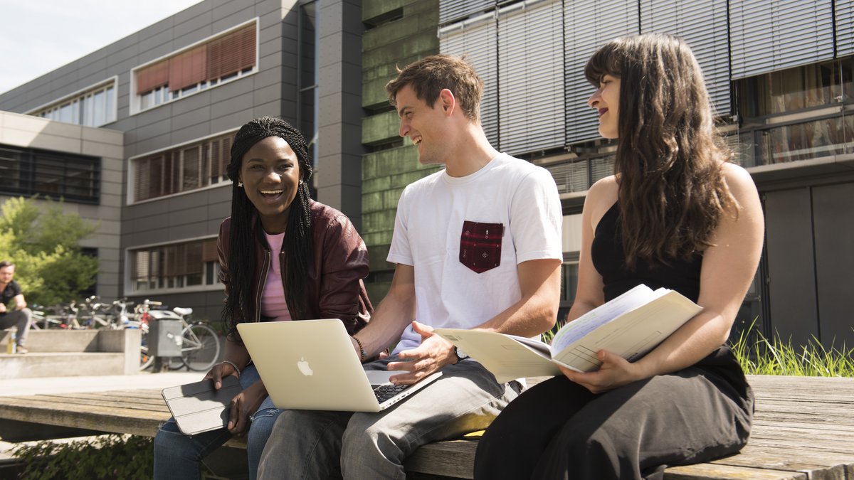 Studierende am Zentralcampus