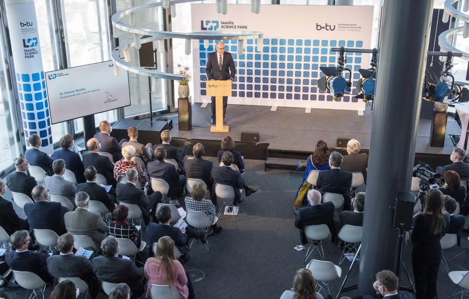 Ministerpräsident Dr. Dietmar Woidke spricht während der Eröffnung des Lausitz Science Parks