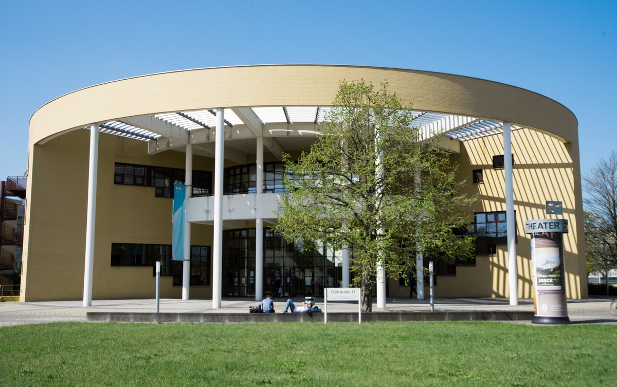 Blick auf das Konrad-Zuse-Medienzentrum
