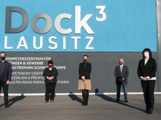 Die Partner*innen nach der Unterzeichnung der Kooperation Dock3 Lausitz im November 2020