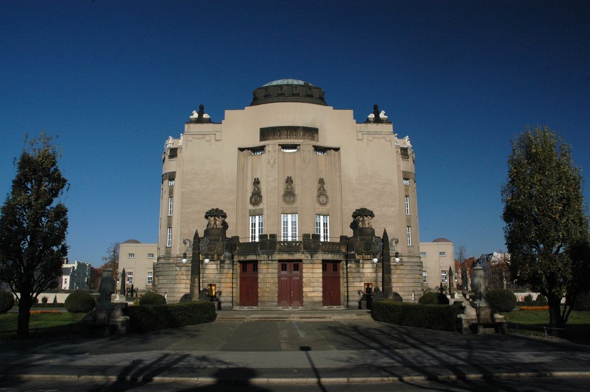 View of the state theater at Schillerplatz