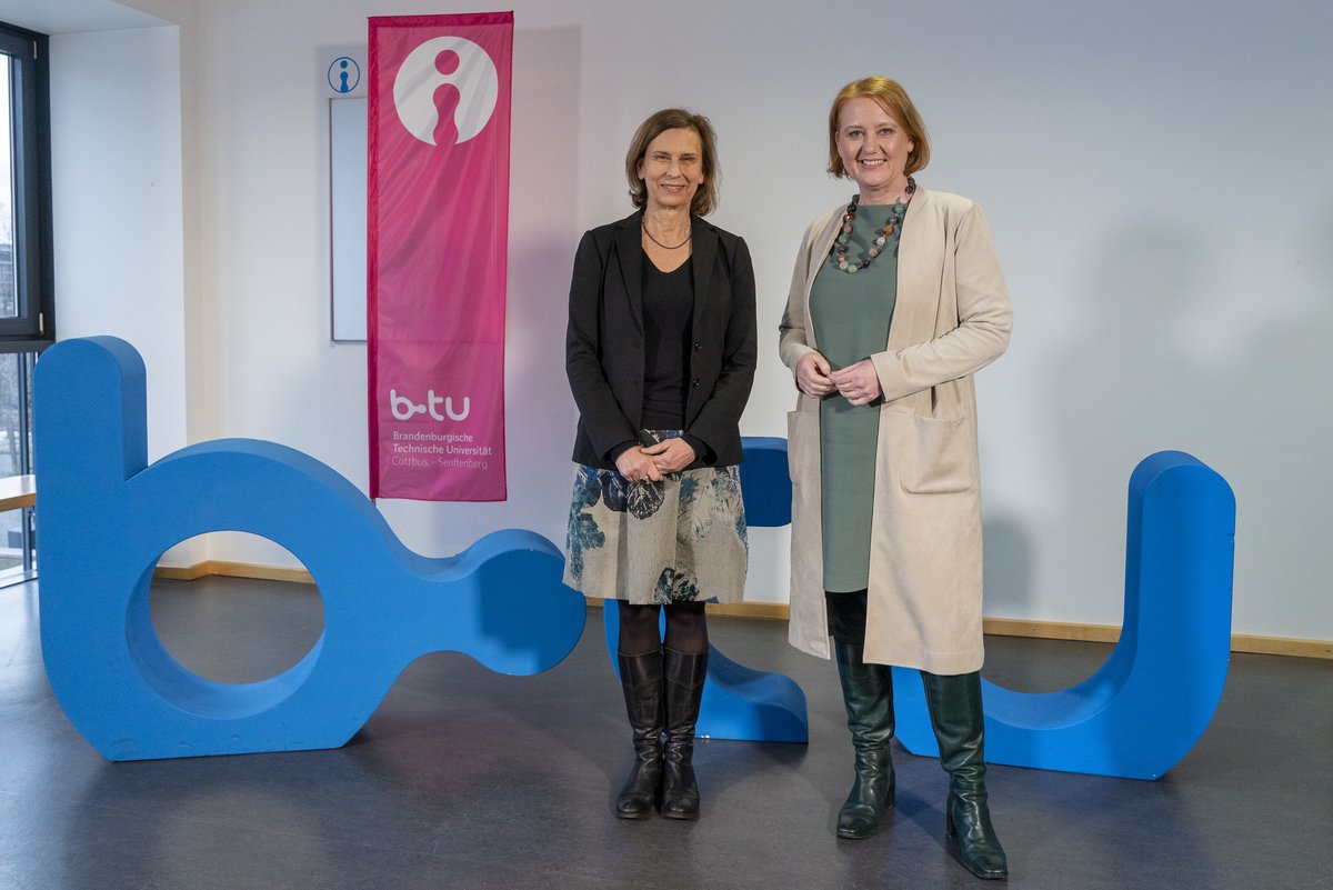 Prof. Dr. Gesine Grande und Bundesministerin Lisa Paus