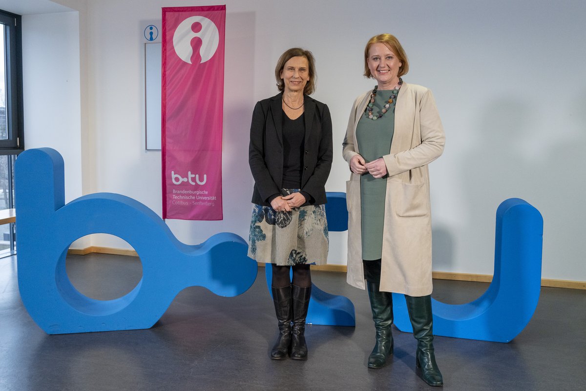 Prof. Dr. Gesine Grande und Bundesministerin Lisa Paus