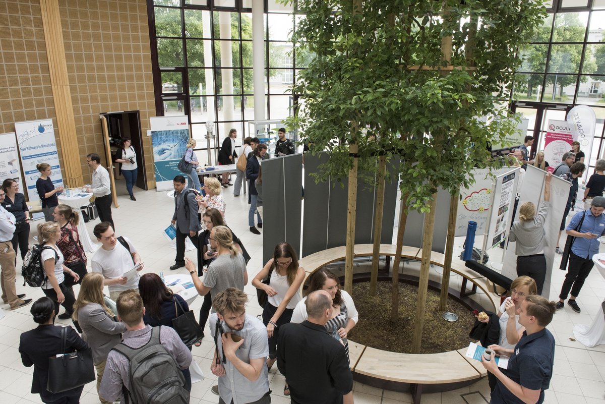 Besucher im Konrad-Zuse Medienzentrum 