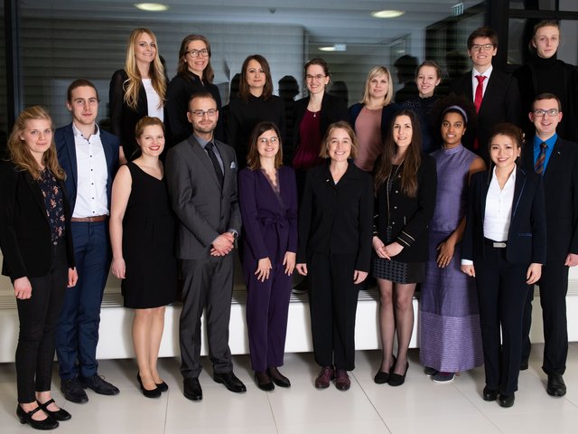 Gruppenbild der Preisträgerinnen und Preisträger für das Jahr 2018