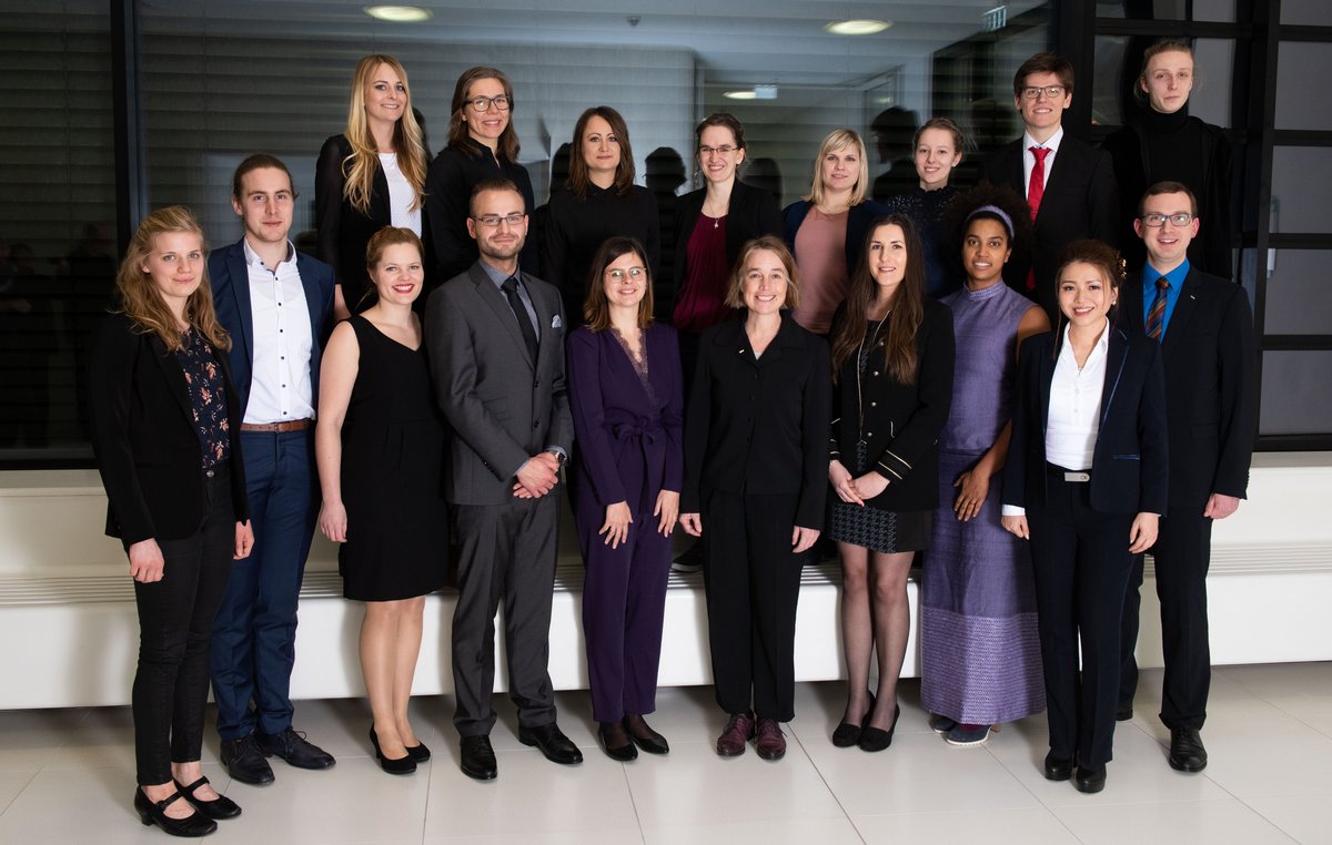 Gruppenbild der Preisträgerinnen und Preisträger für das Jahr 2018