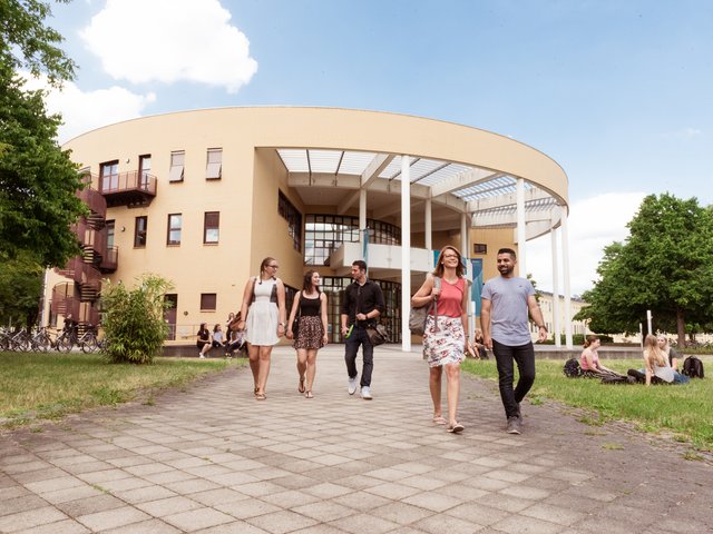 Students at Campus Senftenberg in front of the Konrad Zuse Media Center