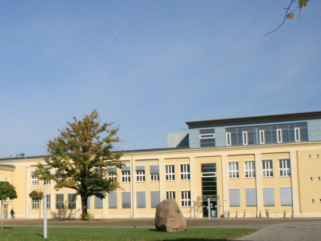 Das Laborgebäude 4 - Maschinenbau - auf dem Campus Senftenberg.