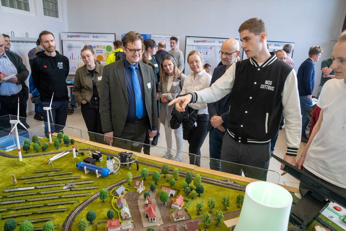 Rundgang durch die Wettbewerbsbereiche.