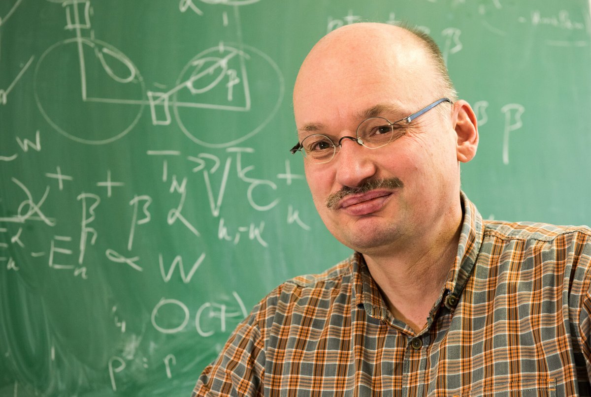 Portrait photo of Prof. Dr Götz Seibold. 