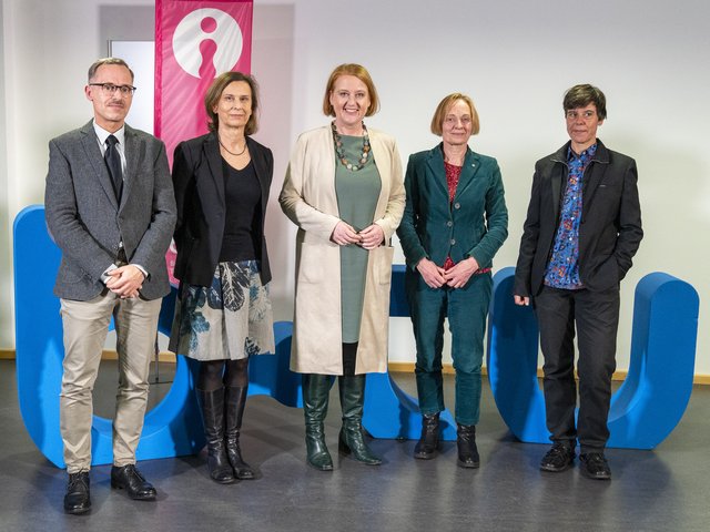 (from left to right): Prof. Bilz, Prof. Dr. Gesine Grande, Federal Minister Lisa Paus, Petra Budke, Prof. Dr. Heike Radvan Photo: BTU / Ralf Schuster