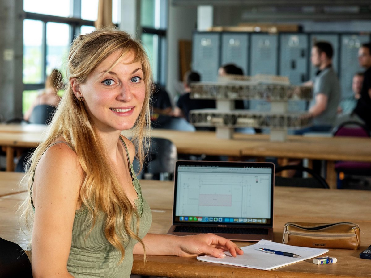 Portrait photo of the dual civil engineering student Julia Werk. Photo: Ralf Schuster, BTU