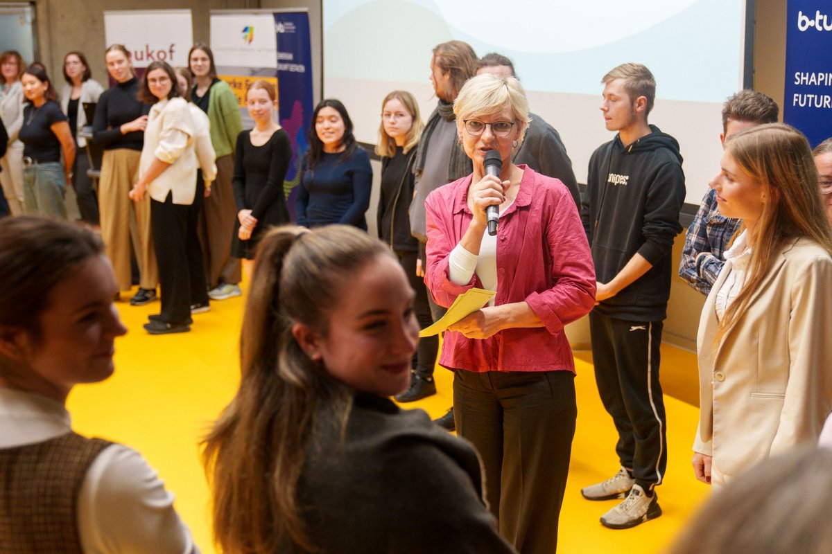 Central Gender Equality Officer at BTU Birgit Hendrischke with participants of a workshop.