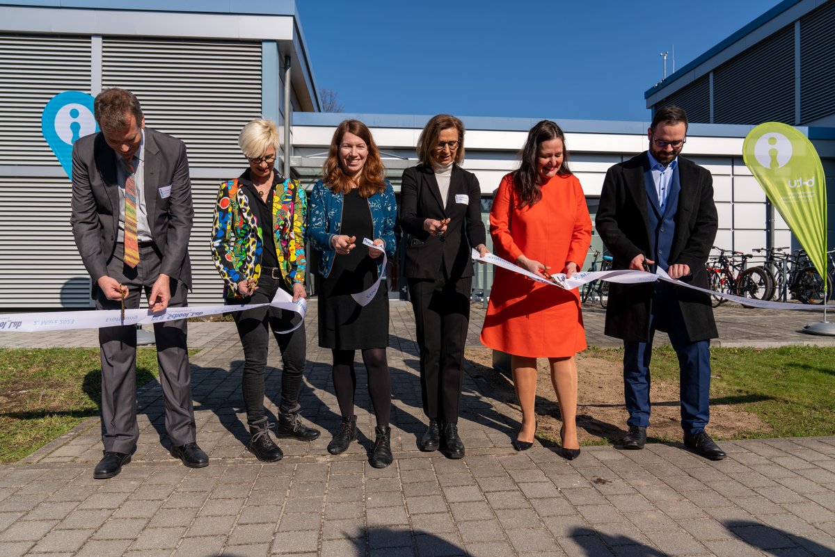 Ceremonial opening of the DLR_School_Lab 