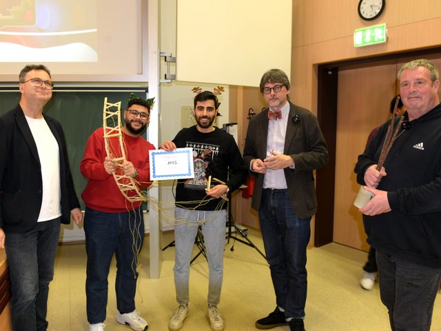 Award ceremony for the first-placed team, the two-member winning team AMON's.