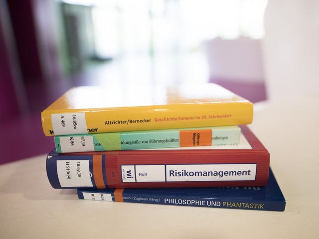 [Translate to Englisch:] Lehrbuchsammlung wird integriert