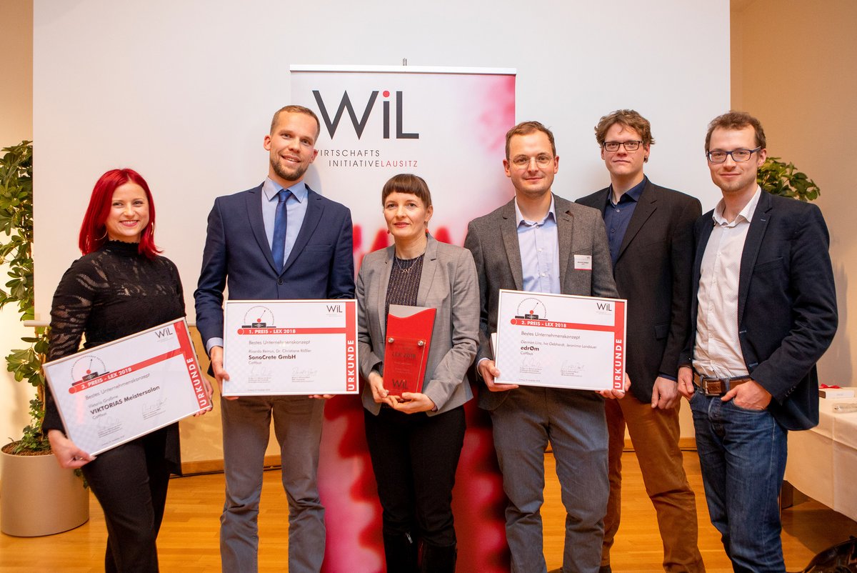 Gruppenfoto der Preisträger für die besten Unternehmenskonzepte