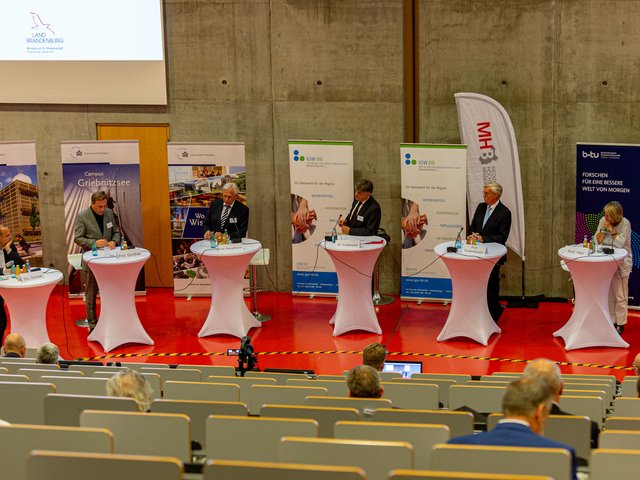 Podiumsdiskussion währen der Veranstaltung am 23. September 2020
