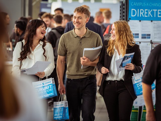 Young job seekers at the campus-X-change