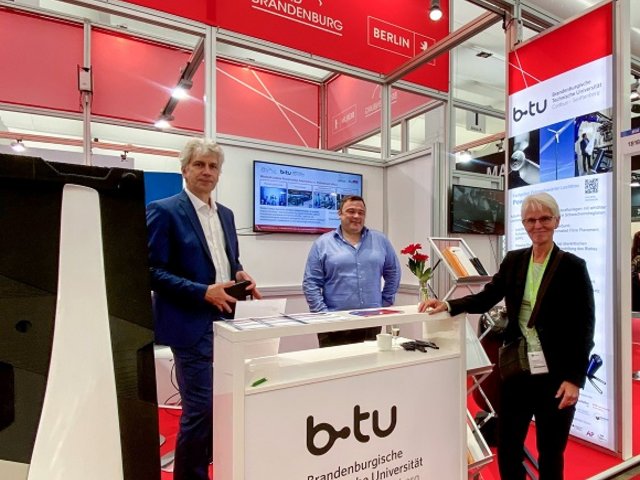 Messestand der BTU Cottbus-Senftenberg auf der Husum Wind 2023